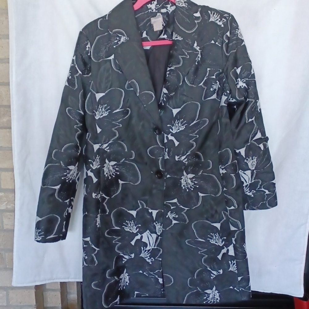 Chico’s Black And White Floral Button Trench Coat. Chico Size 2